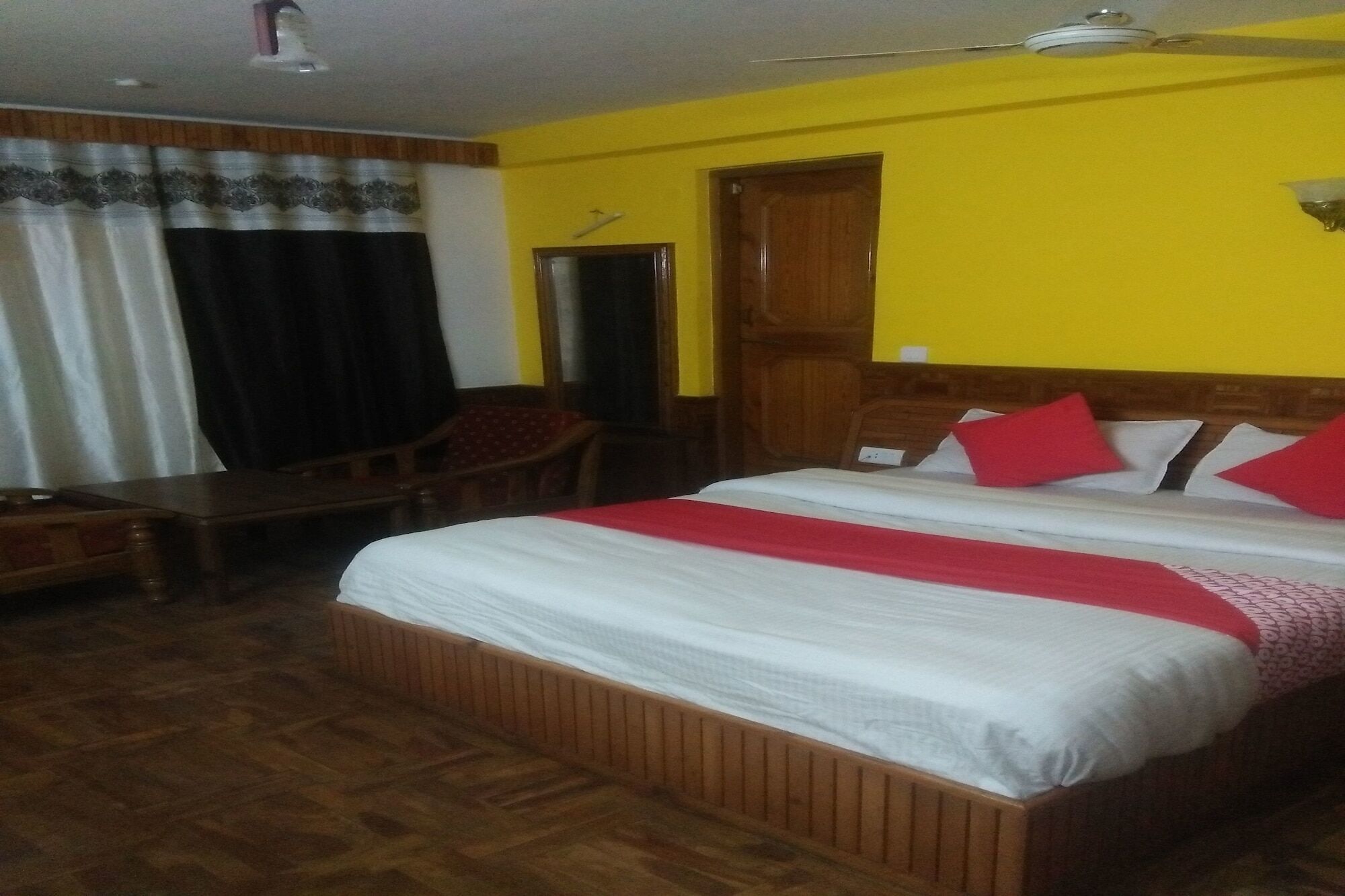Hotel Rajhans Manali Exterior foto